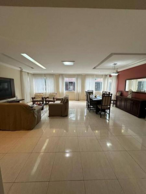 Amplo apartamento a passos da Praia de Copacabana, 4 quartos